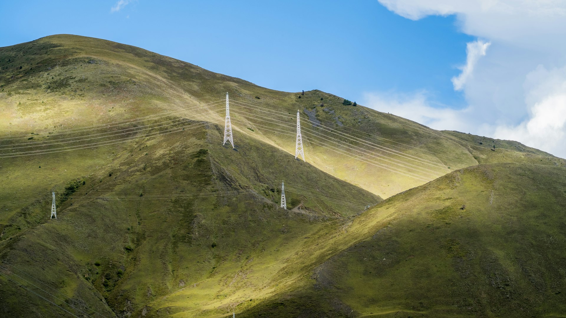 Unlocking the Clean Energy Potential of Renewable Hydrogen: Solutions for a Sustainable Future