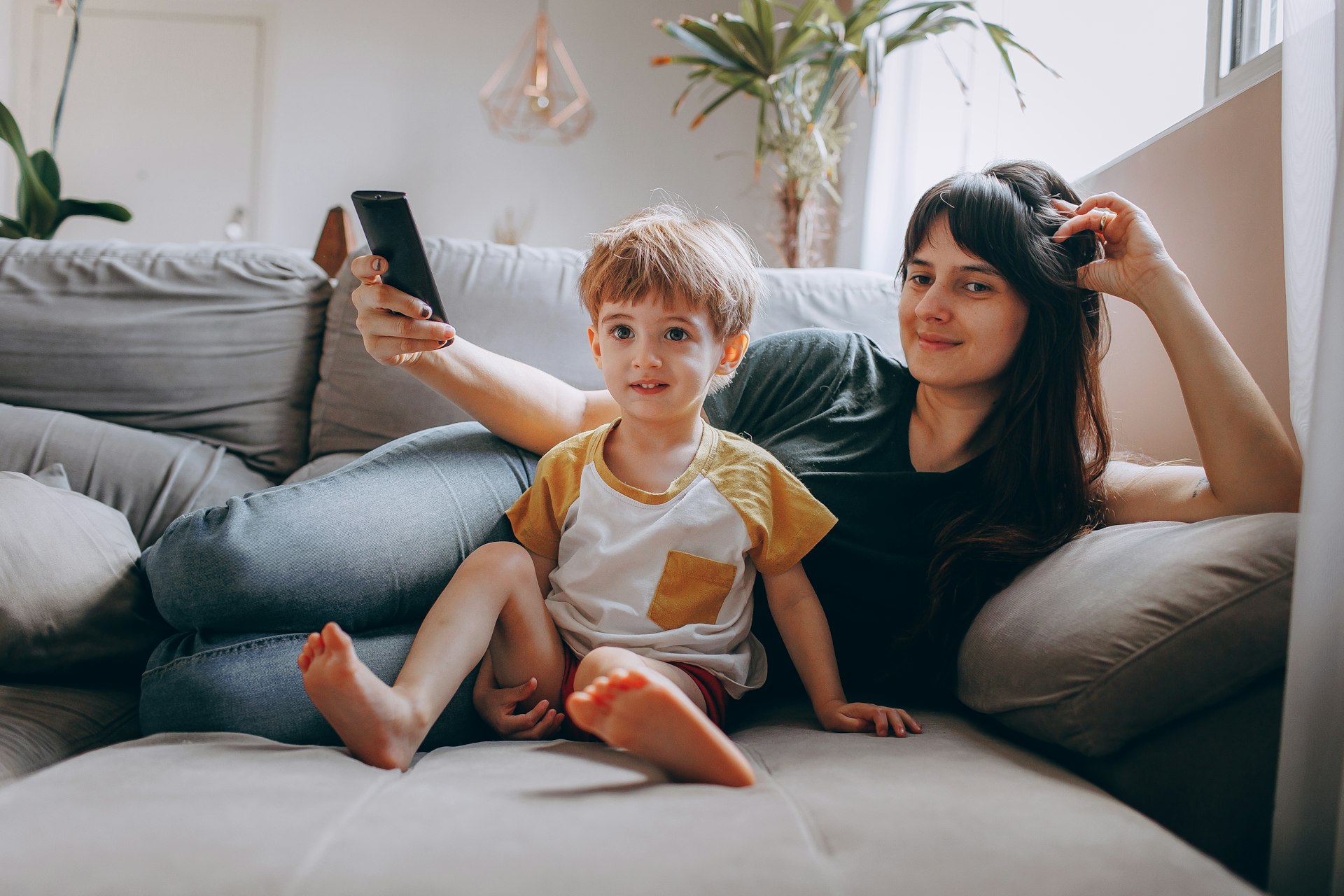 How a Digital Detox Can Strengthen Family Bonds and Create Real Connections